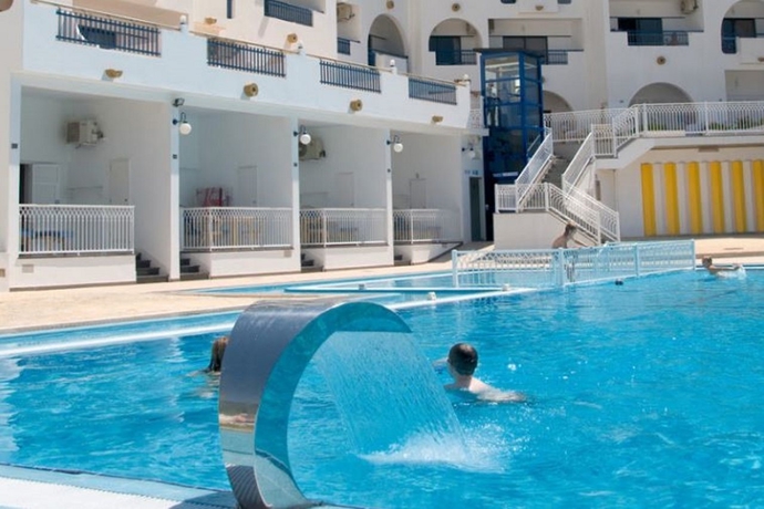Imagen de la piscina del Hotel Tropical Sol, Albufeira. Foto 14