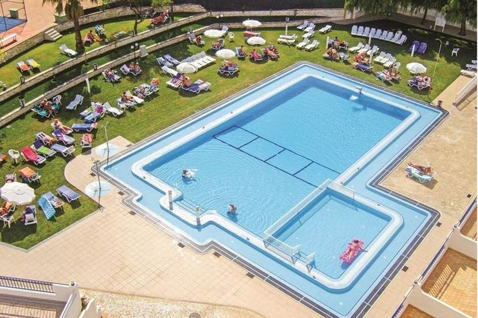Imagen de la piscina del Hotel Tropical Sol, Albufeira. Foto 16