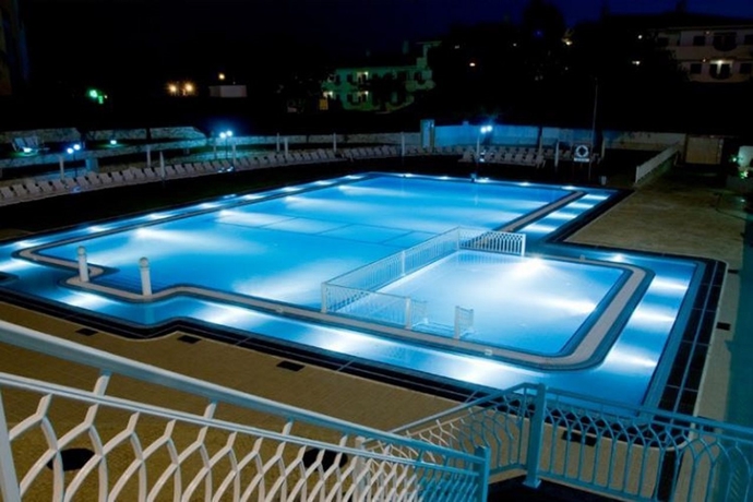 Imagen de la piscina del Hotel Tropical Sol. Foto 15