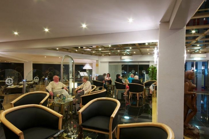 Imagen del bar/restaurante del Hotel Tropical Sol. Foto 8