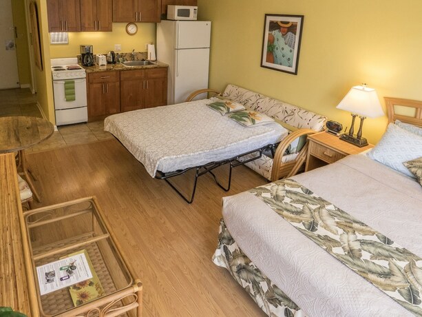 Imagen de la habitación del Hotel Tropical Studios at Marine Surf Waikiki. Foto 12