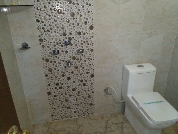 Imagen general del Hotel Tropical Suites, Dzongkhag Thromde. Foto 3