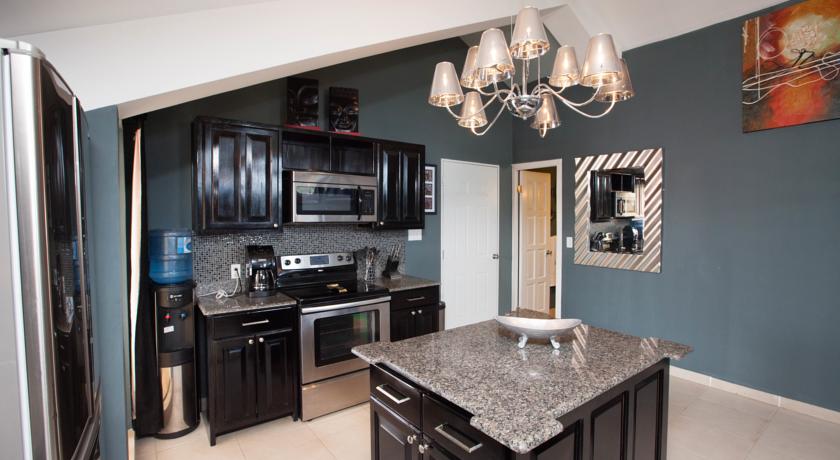 Imagen de los interiores del Hotel Tropical Suites. Foto 8