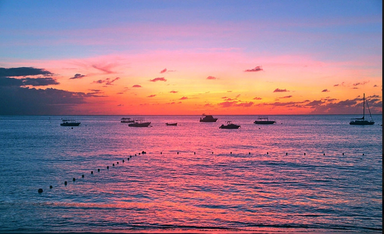 Imagen de los exteriores del Hotel Tropical Sunset Beach Apartment. Foto 10