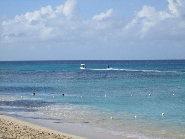 Imagen de los exteriores del Hotel Tropical Sunset Beach Apartment. Foto 11