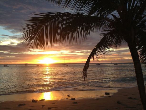Imagen de los exteriores del Hotel Tropical Sunset Beach Apartment. Foto 12