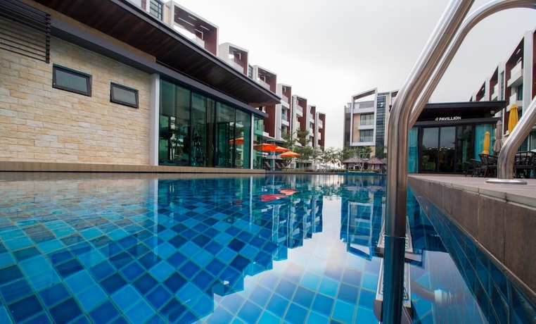 Imagen de la piscina del Hotel Tropical Villa Service Suite. Foto 19