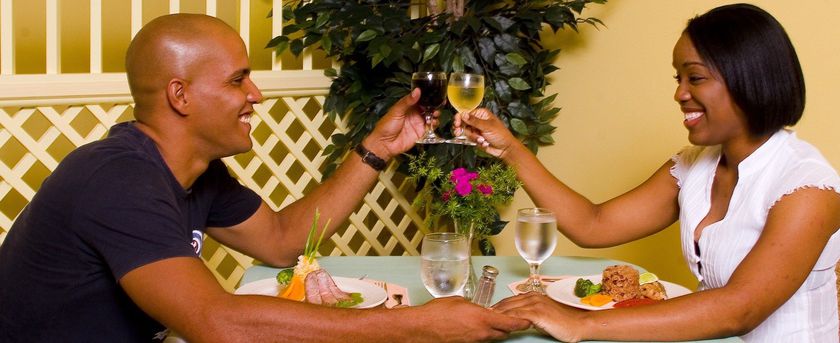Imagen del bar/restaurante del Hotel Tropical Winds Apartment. Foto 5