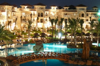 Imagen de la piscina del Hotel Tropicana Azure Club. Foto 14