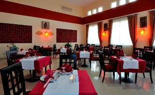 Imagen del bar/restaurante del Hotel Tropicana Azure Club. Foto 7