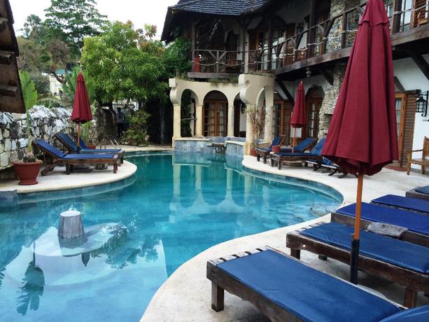 Imagen de la piscina del Hotel Tropicana Castle Dive Resort. Foto 6