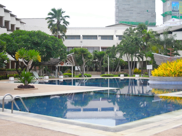Imagen de la piscina del Hotel Tropicana, Central Pattaya. Foto 16