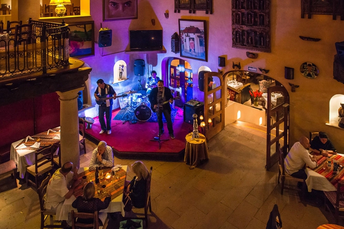 Imagen del bar/restaurante del Hotel Tropicana Inn. Foto 3