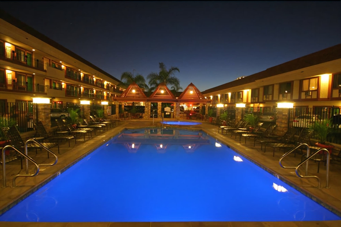 Imagen de la piscina del Hotel Tropicana Inn and Suites, Anaheim. Foto 16