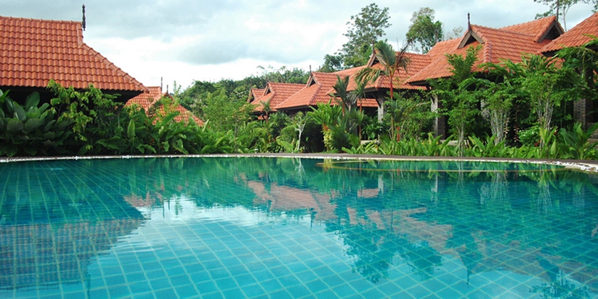 Imagen de la piscina del Hotel Tropicana Lanta Resort. Foto 10