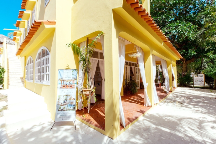 Imagen de los exteriores del Hotel Tropicana Suites Deluxe Beach Club and Pool. Foto 14