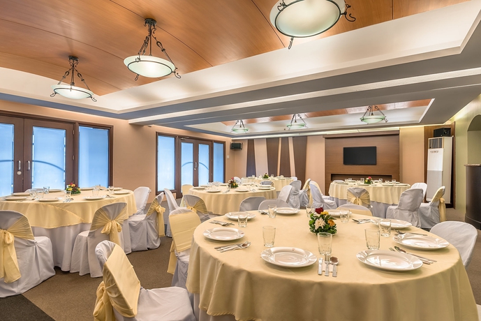 Imagen de los interiores del Hotel Tropicana Suites. Foto 13