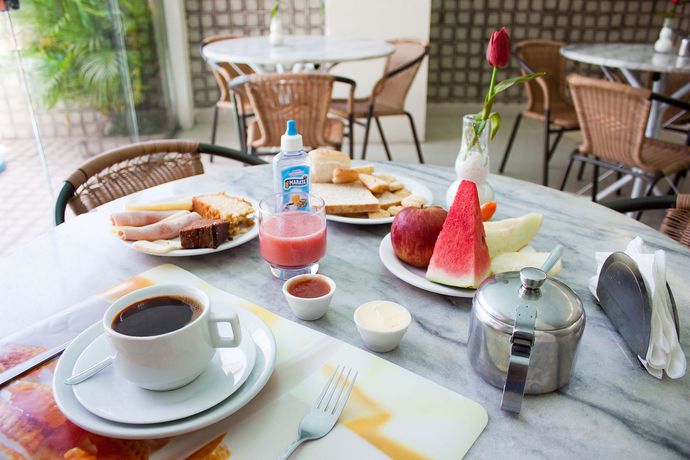 Imagen del bar/restaurante del Hotel Tropico Praia. Foto 2