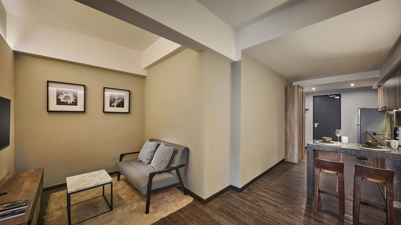 Imagen de los interiores del Hotel Tropics Eight Suites. Foto 16