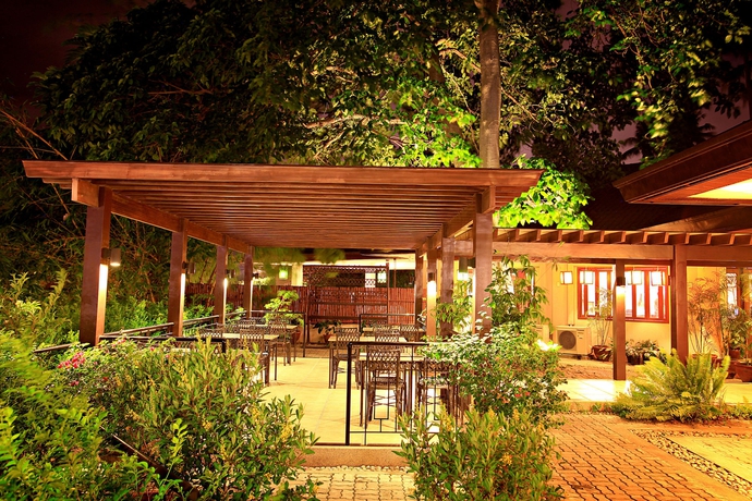 Imagen del bar/restaurante del Hotel Tropika. Foto 3