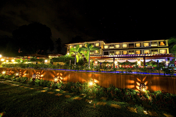 Imagen de los exteriores del Hotel Tropika. Foto 13