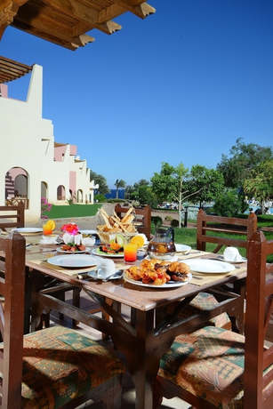 Imagen del bar/restaurante del Hotel Tropitel Dahab Oasis Resort. Foto 3