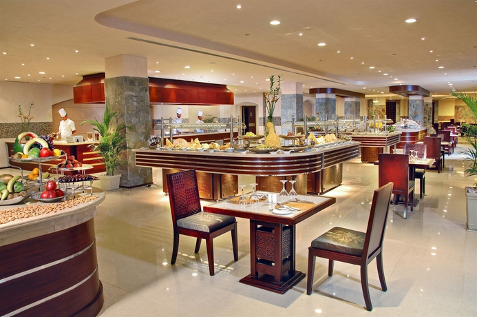 Imagen del bar/restaurante del Hotel Tropitel Sahl Hasheesh Resort. Foto 5