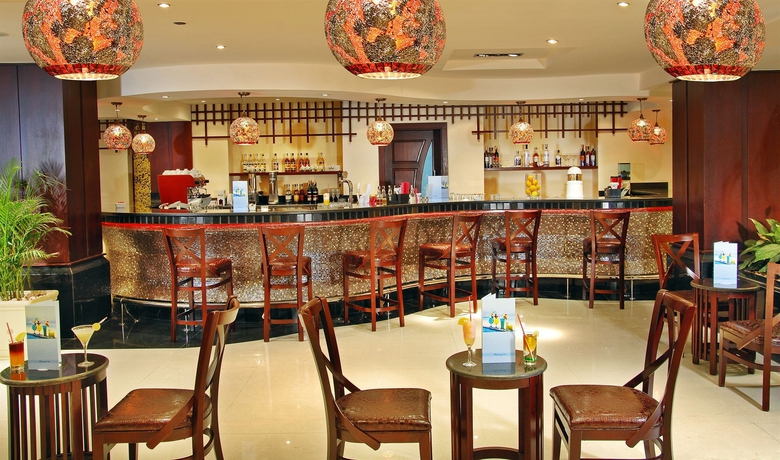 Imagen del bar/restaurante del Hotel Tropitel Sahl Hasheesh Resort. Foto 6