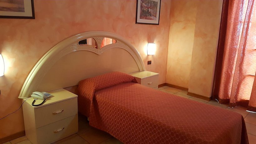 Imagen de la habitación del Hotel Trotter. Foto 15