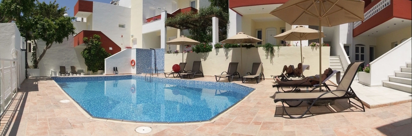 Imagen de la piscina del Hotel Troulis. Foto 9