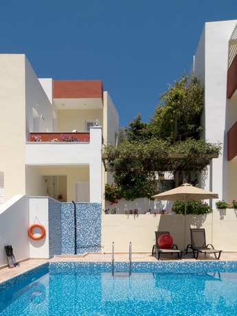 Imagen de la piscina del Hotel Troulis. Foto 10