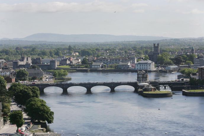 Imagen de los exteriores del Hotel Troy Self Catering Village Limerick Ireland. Foto 12