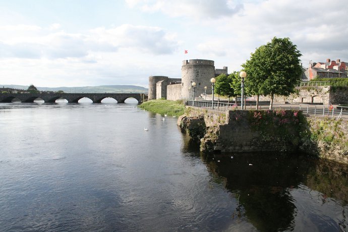 Imagen de los exteriores del Hotel Troy Self Catering Village Limerick Ireland. Foto 13