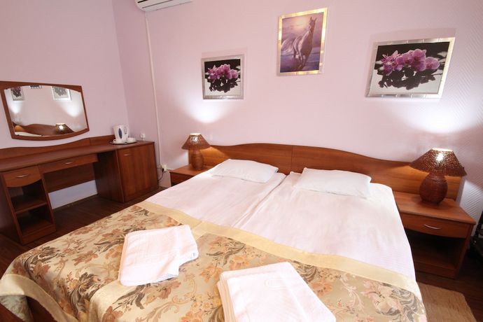 Imagen de la habitación del Hotel Troya. Foto 13