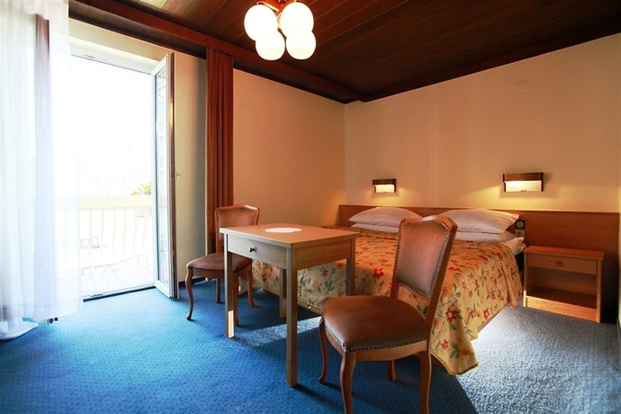 Imagen de la habitación del Hotel Trst. Foto 3