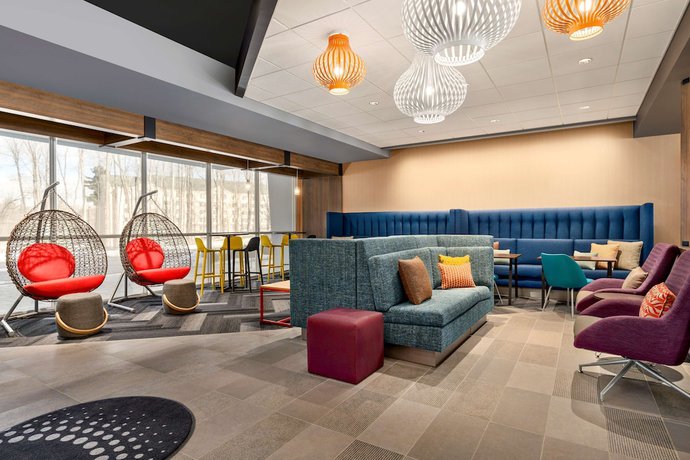Imagen de los interiores del Hotel Tru By Hilton Albany Airport, NY. Foto 17