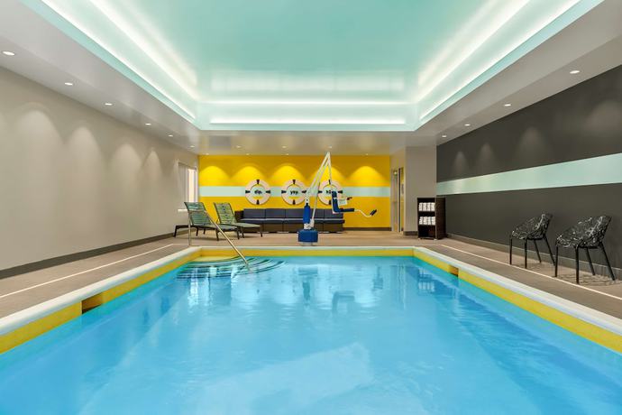 Imagen de la piscina del Hotel Tru By Hilton Albany Airport, NY. Foto 20
