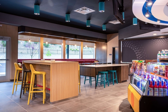 Imagen de los interiores del Hotel Tru By Hilton Asheville East. Foto 17