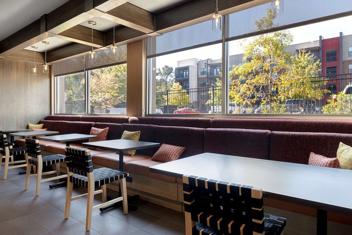 Imagen de los interiores del Hotel Tru By Hilton Atlanta Galleria Ballpark. Foto 14