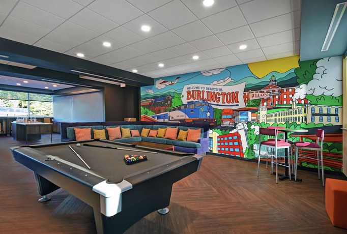 Imagen de los interiores del Hotel Tru By Hilton Burlington. Foto 18