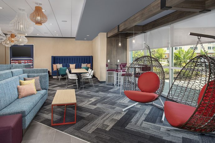 Imagen de los interiores del Hotel Tru By Hilton Charleston Ashley Phosphate. Foto 18