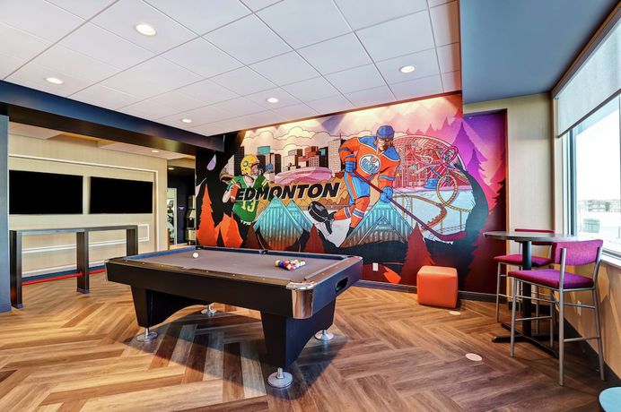 Imagen de los interiores del Hotel Tru By Hilton Edmonton Windermere. Foto 20