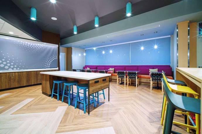 Imagen del bar/restaurante del Hotel Tru By Hilton Goodyear Phoenix West, Az. Foto 2