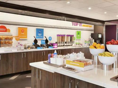 Imagen del bar/restaurante del Hotel Tru By Hilton Indianapolis Lawrence, In. Foto 13