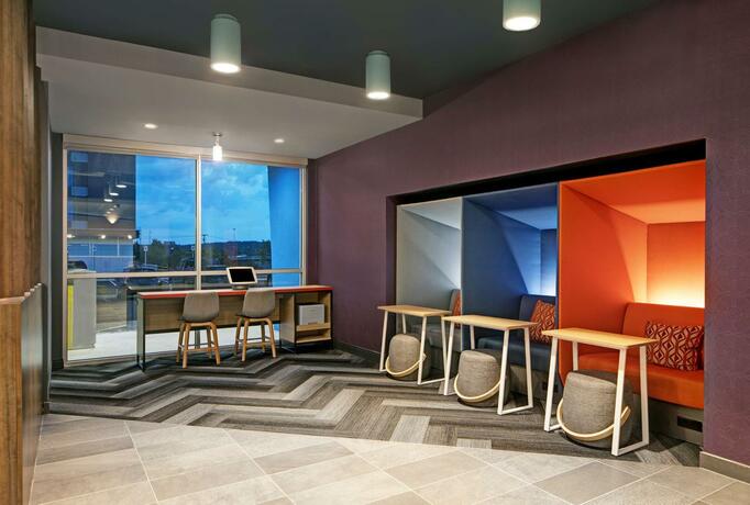 Imagen de los interiores del Hotel Tru By Hilton Knoxville West Turkey Creek. Foto 31