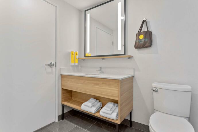 Imagen de la habitación del Hotel Tru By Hilton Lincoln East. Foto 19