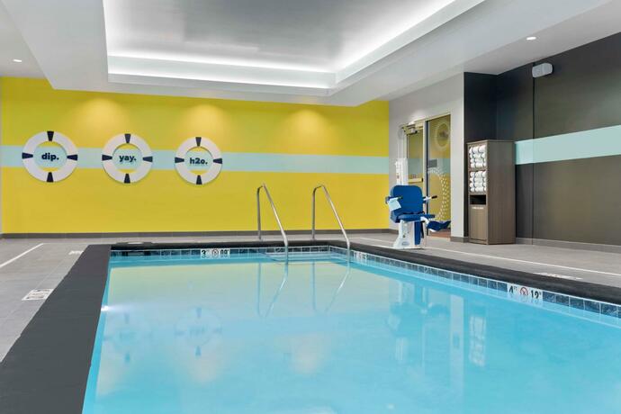 Imagen de la piscina del Hotel Tru By Hilton Lincoln East. Foto 37