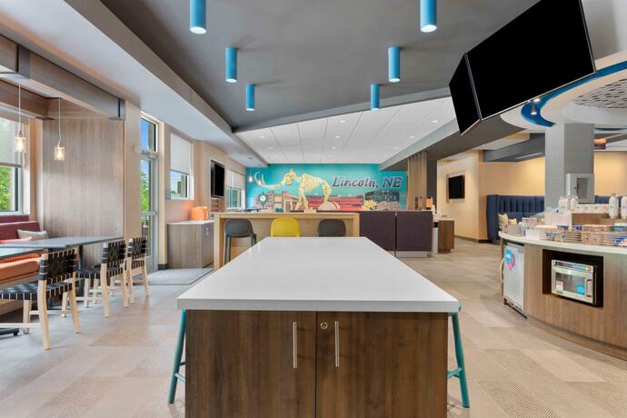 Imagen del bar/restaurante del Hotel Tru By Hilton Lincoln East. Foto 15