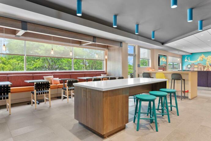 Imagen del bar/restaurante del Hotel Tru By Hilton Lincoln East. Foto 16
