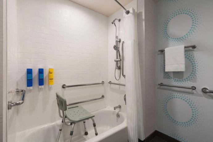 Imagen de los interiores del Hotel Tru By Hilton Lodi. Foto 10